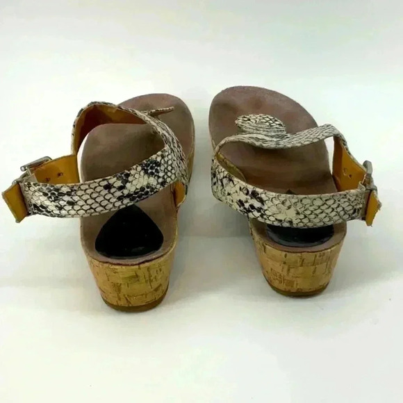 ELLEN TRACY WEDGE  SANDALS - Picture 3 of 4